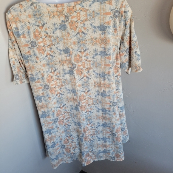 LuLaRoe Small Short Sleeve Blouse Beige Blue Orange Pattern Oversized Fit Tunic - Picture 5 of 7